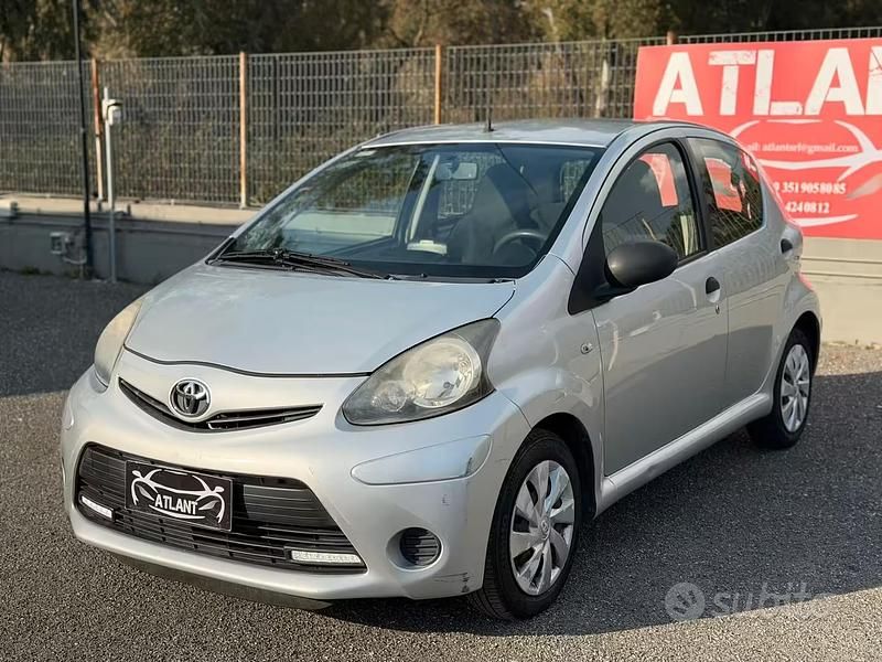 Second-hand Toyota Aygo Cool 68 CP (50 kW) 2013 Gri Hatchback