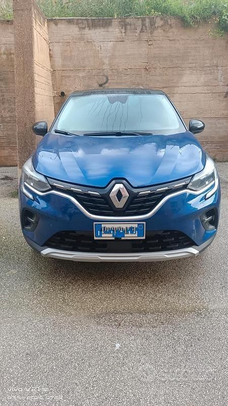 Usata Renault Captur 100 CV (73 kW) 2023 Blu SUV