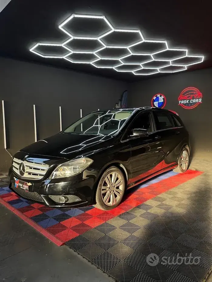 Usata Mercedes A180 Executive 109 CV (80 kW) 2013 Nero Utilitaria