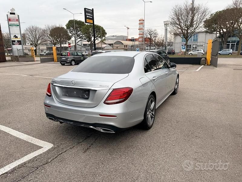 Usata Mercedes E220 194 CV (142 kW) 2021 Grigio Berlina
