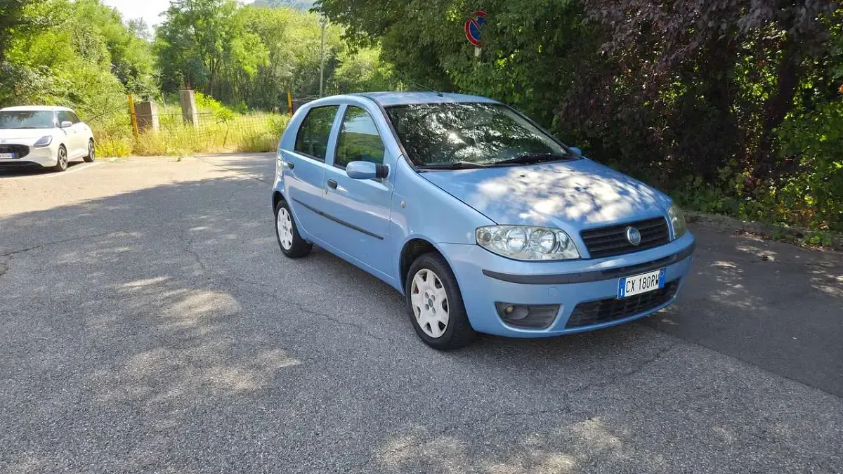 Usata Fiat Punto Active 60 CV (44 kW) 2005 Blu/azzurro Utilitaria