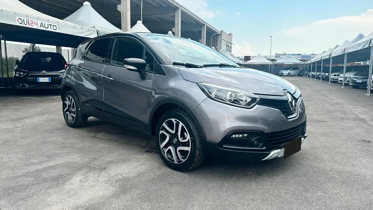 Usata Renault Captur 89 CV (65 kW) 2017 Grigio SUV