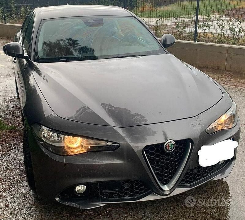 Usata Alfa Romeo Giulia 180 CV (132 kW) 2017 Grigio Berlina