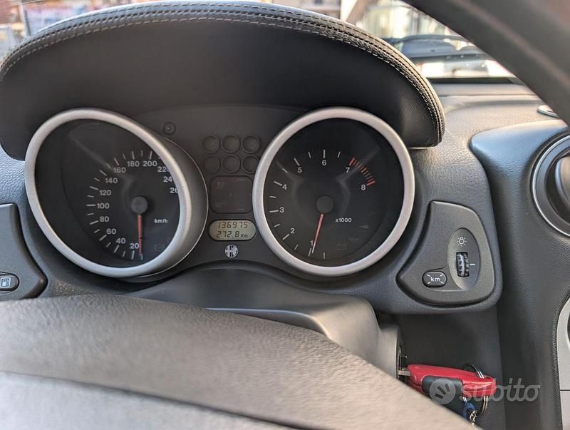 Usata Alfa Romeo Spider 128 CV (94 kW) 1999 Grigio Cabrio