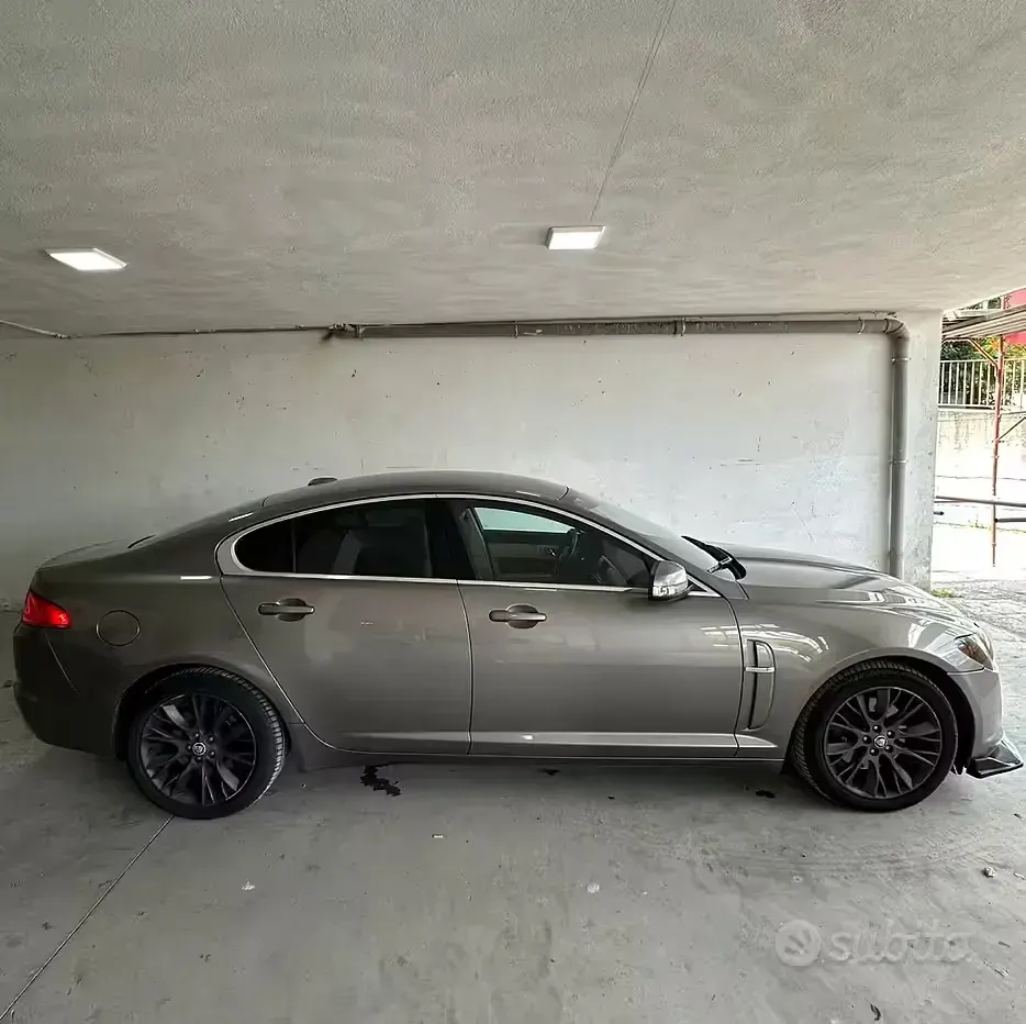 Usata Jaguar XF Premium Luxury 207 CV (152 kW) 2009 Grigio Berlina