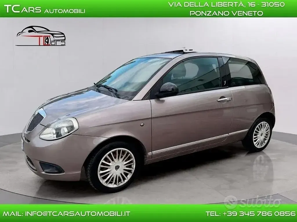 Usata Lancia Ypsilon 69 CV (50 kW) 2011 Viola Utilitaria