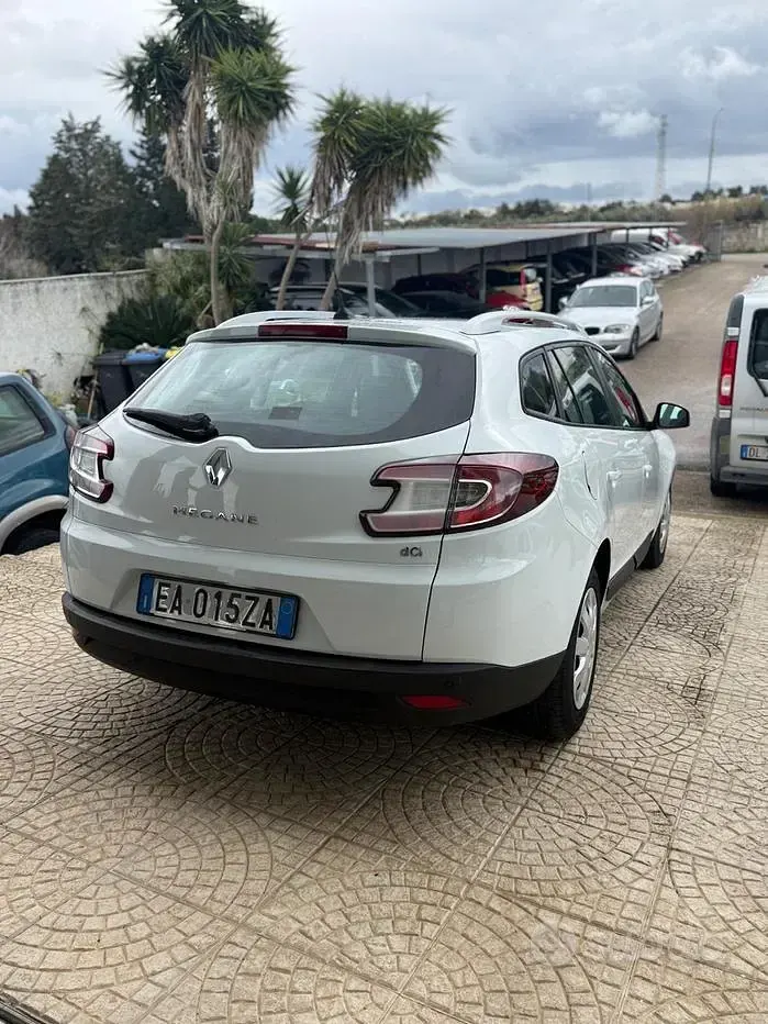 Usata Renault Mégane GrandTour 90 CV (66 kW) 2010 Bianco Station wagon