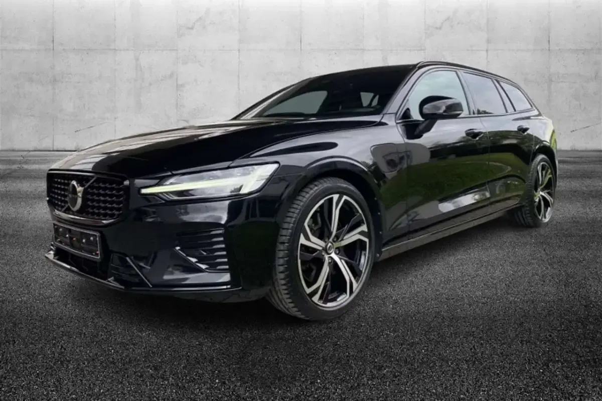 Usata Volvo V60 455 CV (334 kW) 2023 Nero Station wagon