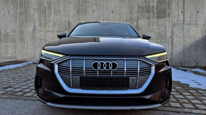 Usata Audi e-tron Business 230 kW (313 CV) 2020 Nero SUV