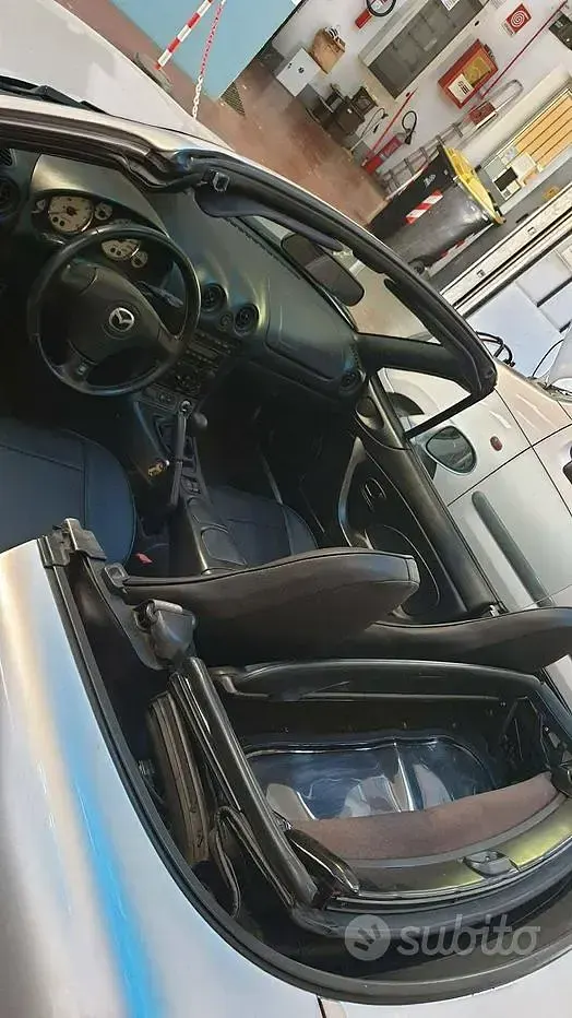 Usata Mazda MX5 110 CV (80 kW) 2001 Grigio Cabrio