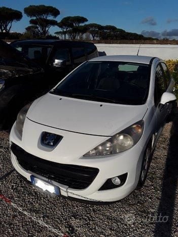 Usata Peugeot 207 70 CV (51 kW) 2012 Bianco Utilitaria