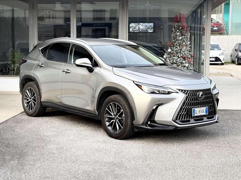 Usata Lexus NX300h 190 CV (139 kW) 2022 Grigio SUV