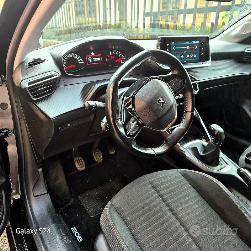 Usata Peugeot 208 75 CV (55 kW) 2020 Nero Utilitaria