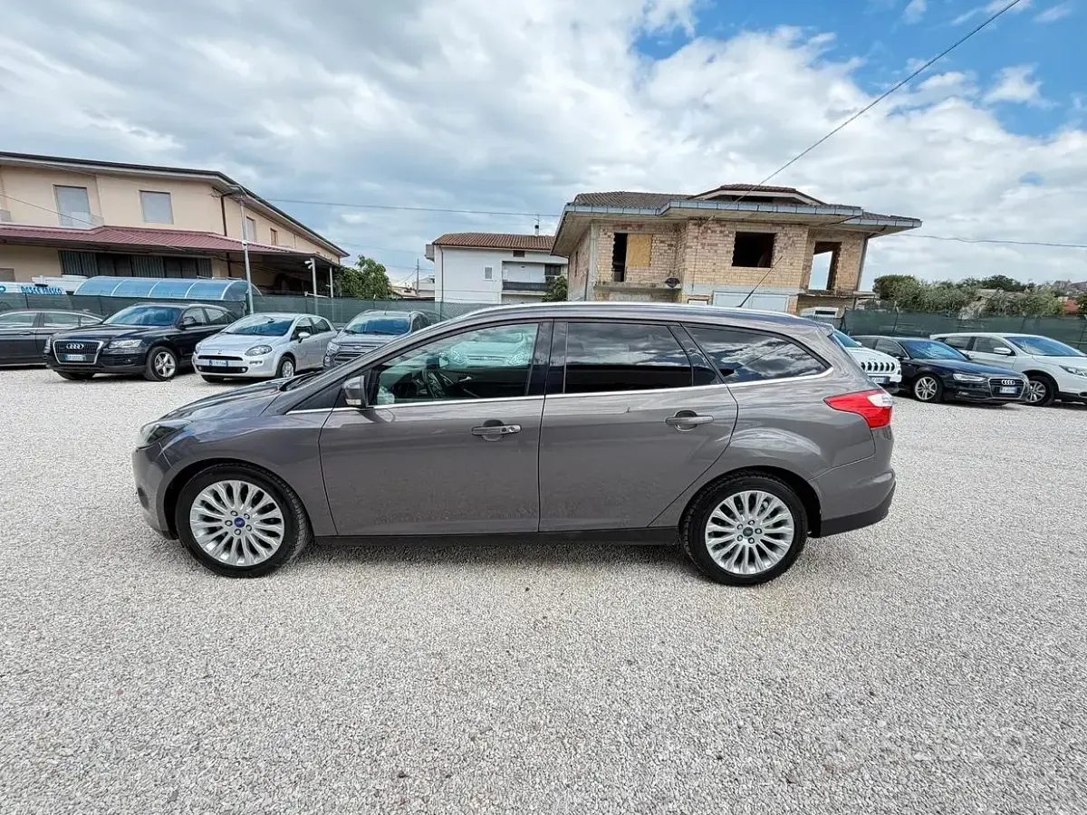Usata Ford Focus Titanium 116 CV (85 kW) 2011 Grigio Station wagon