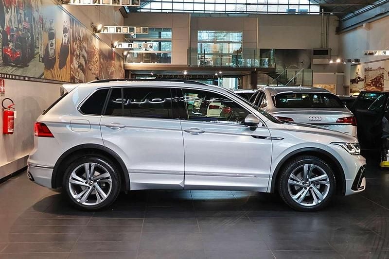 Usata VW Tiguan R-line 150 CV (110 kW) 2022 Argento SUV