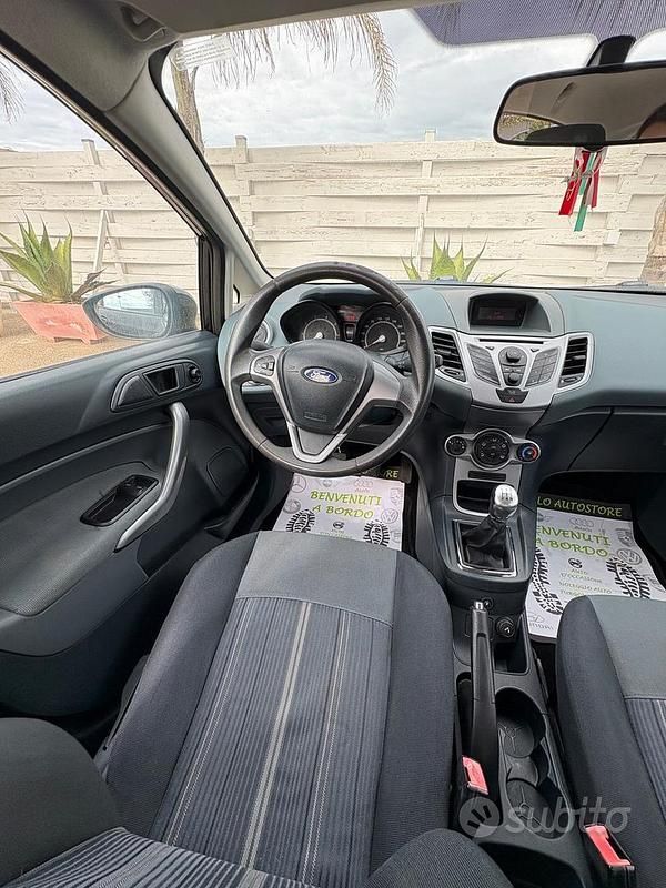 Usata Ford Fiesta 97 CV (71 kW) 2009 Nero Utilitaria