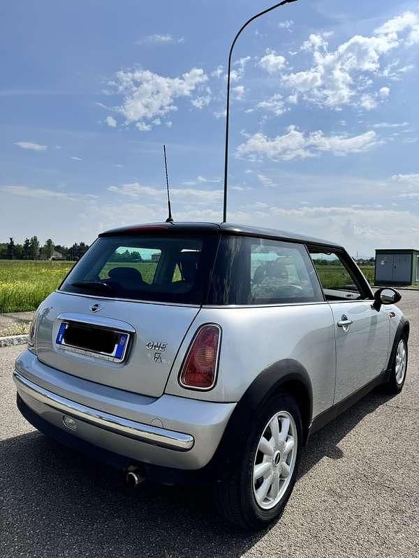 Usata Mini ONE 90 CV (66 kW) 2004 Utilitaria