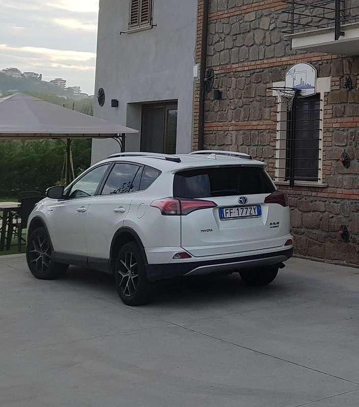 Usata Toyota RAV4 Hybrid Style 209 CV (153 kW) 2016 Bianco SUV