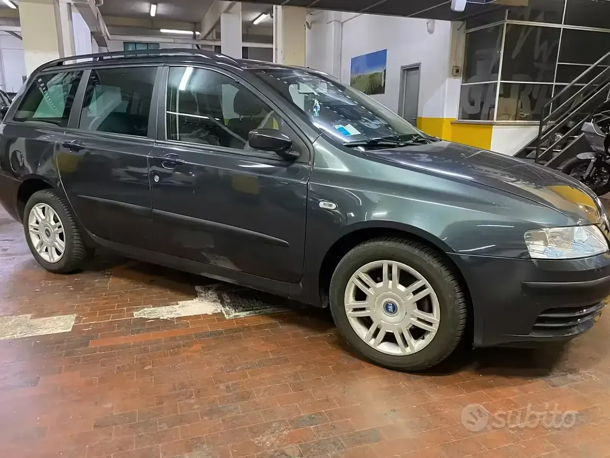 Usata Fiat Stilo Active 103 CV (75 kW) 2005 Grigio Station wagon