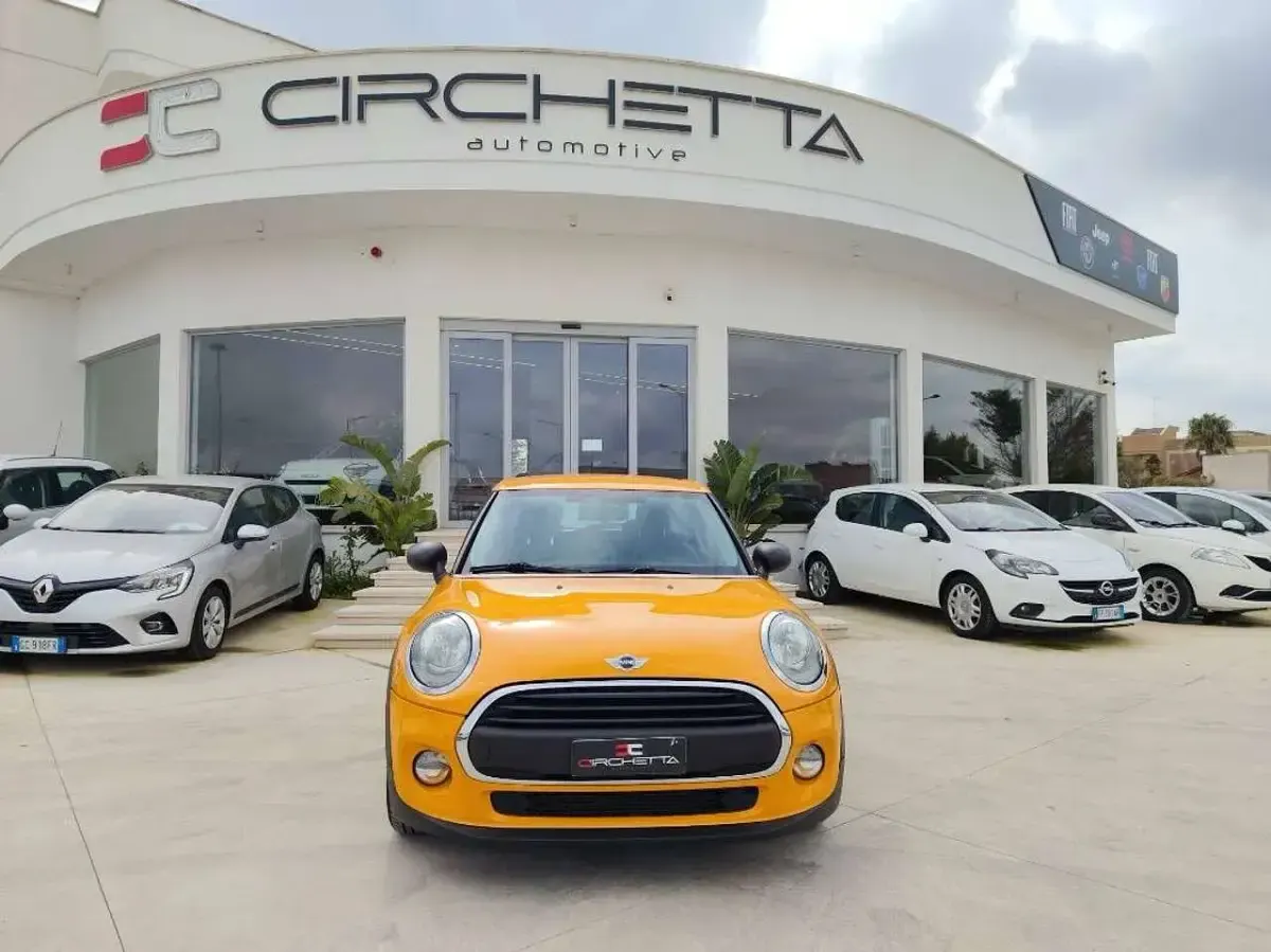 Usata Mini ONE 102 CV (75 kW) 2016 Arancione Utilitaria