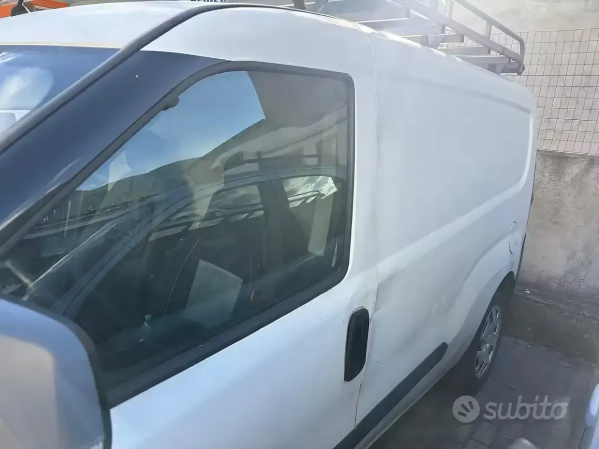 Begagnad Fiat Doblò 75 HK (55 kW) 2012 Vit Minibuss