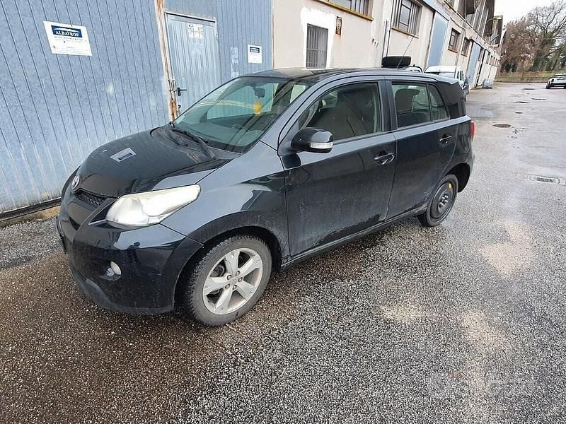 Usata Toyota Urban Cruiser Sol 90 CV (66 kW) 2012 Nero Utilitaria