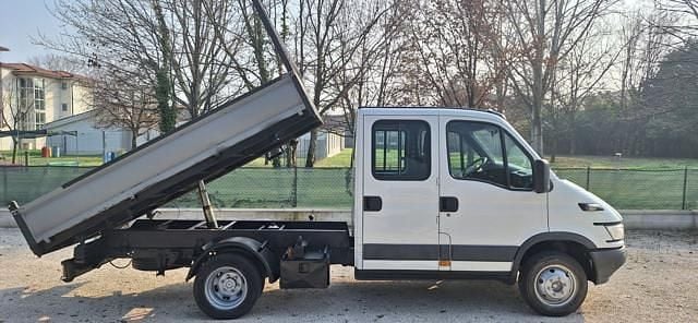 Usata Iveco Daily 97 CV (71 kW) 2006 Bianco pastello Cabrio