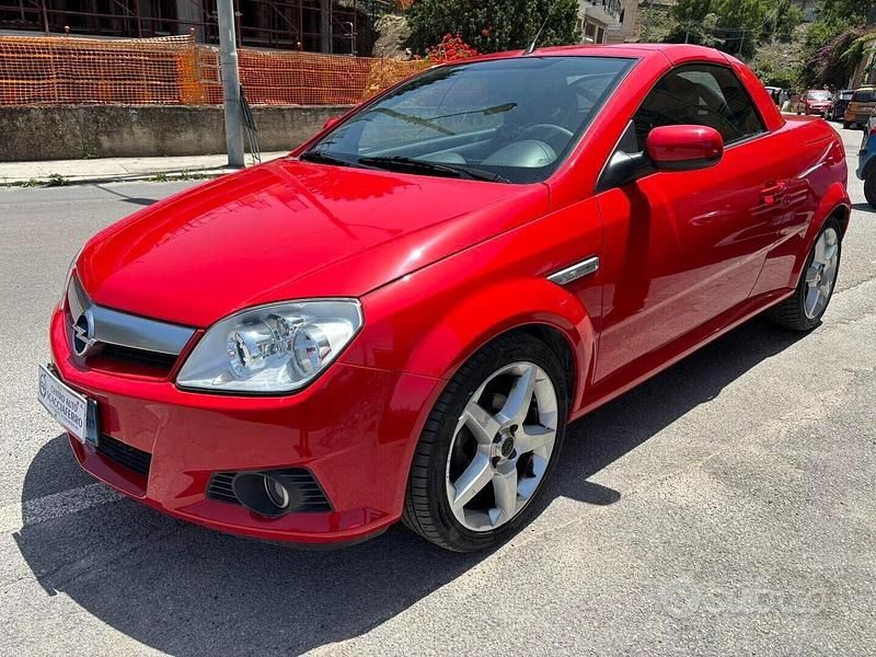 Usata Opel Tigra Sport 90 CV (66 kW) 2006 Rosso Cabrio
