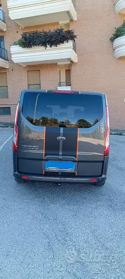 Usata Ford Tourneo Sport 170 CV (125 kW) 2023 Grigio Monovolume