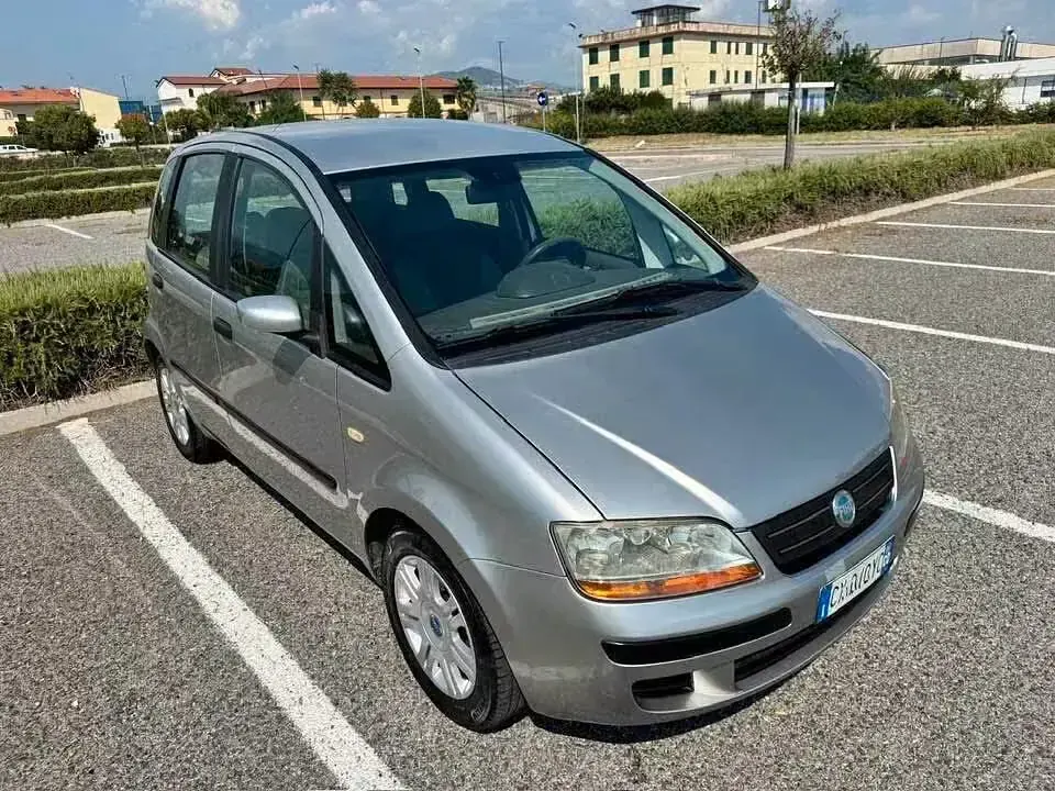 Usata Fiat Idea Dynamic 69 CV (50 kW) 2005 Argento Monovolume