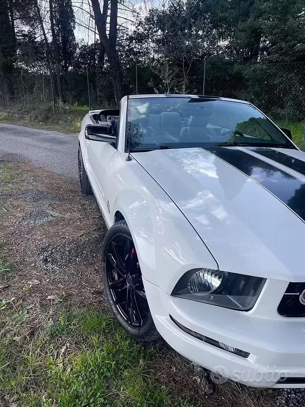 Usata Ford Mustang 150 CV (110 kW) 2006 Bianco Cabrio