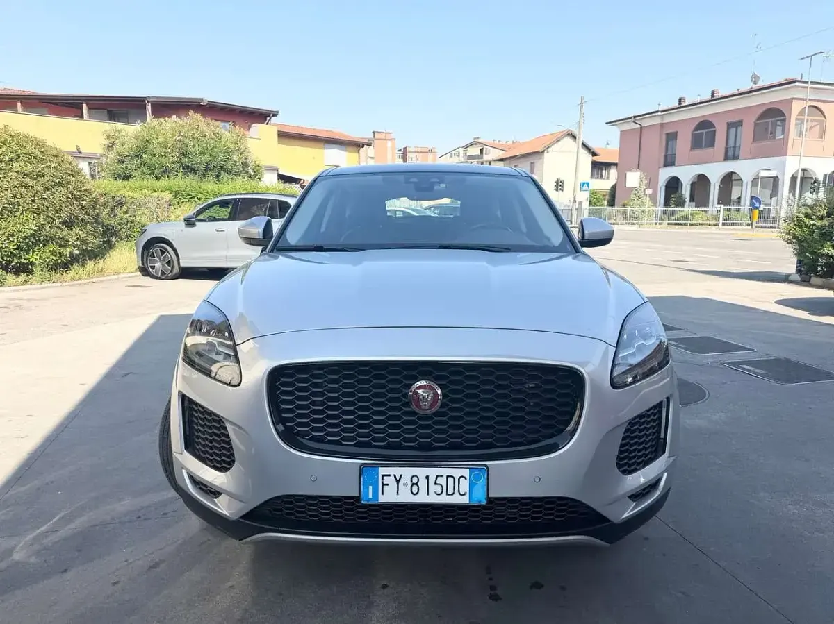 Usata Jaguar E-Pace R-Dynamic 150 CV (110 kW) 2019 Argento SUV