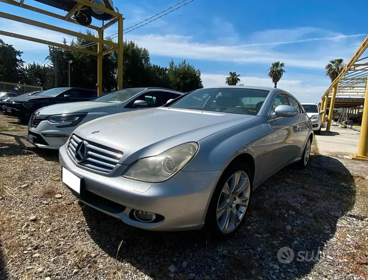 Usata Mercedes CLS320 224 CV (164 kW) 2007 Grigio Coupé