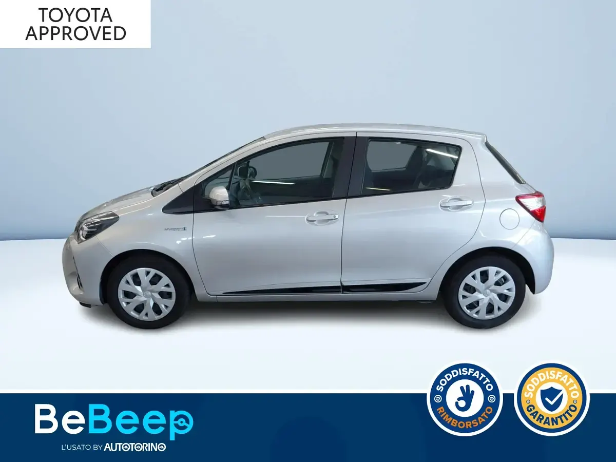 Usata Toyota Yaris Active 100 CV (73 kW) 2018 Argento metallizzato Utilitaria