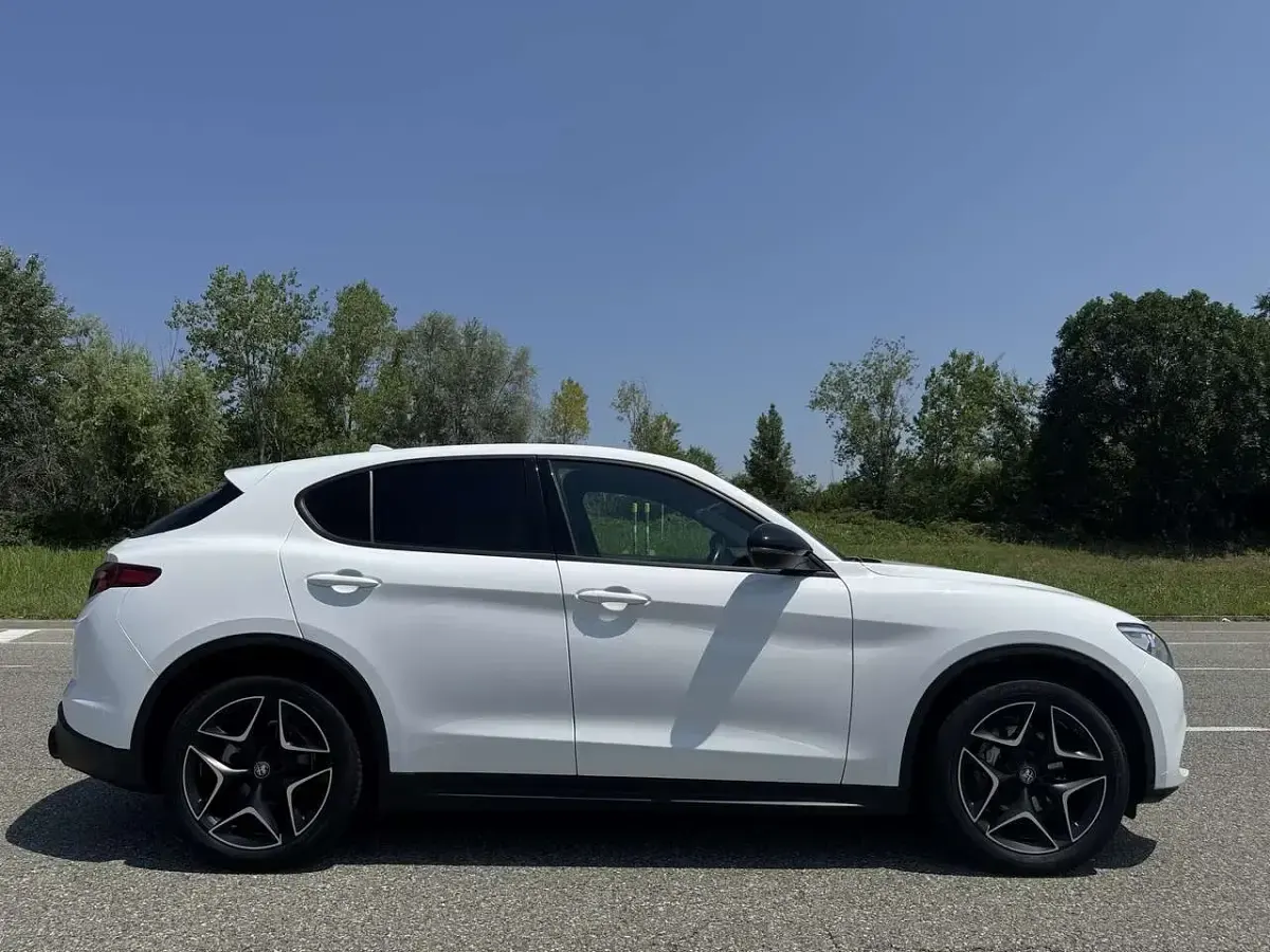 Usata Alfa Romeo Stelvio Sprint 190 CV (139 kW) 2022 Bianco SUV