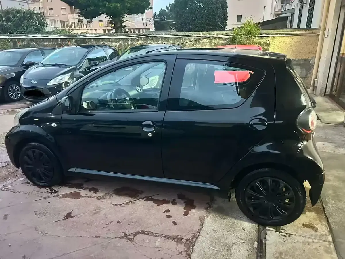 Usata Toyota Aygo 68 CV (50 kW) 2012 Nero Utilitaria
