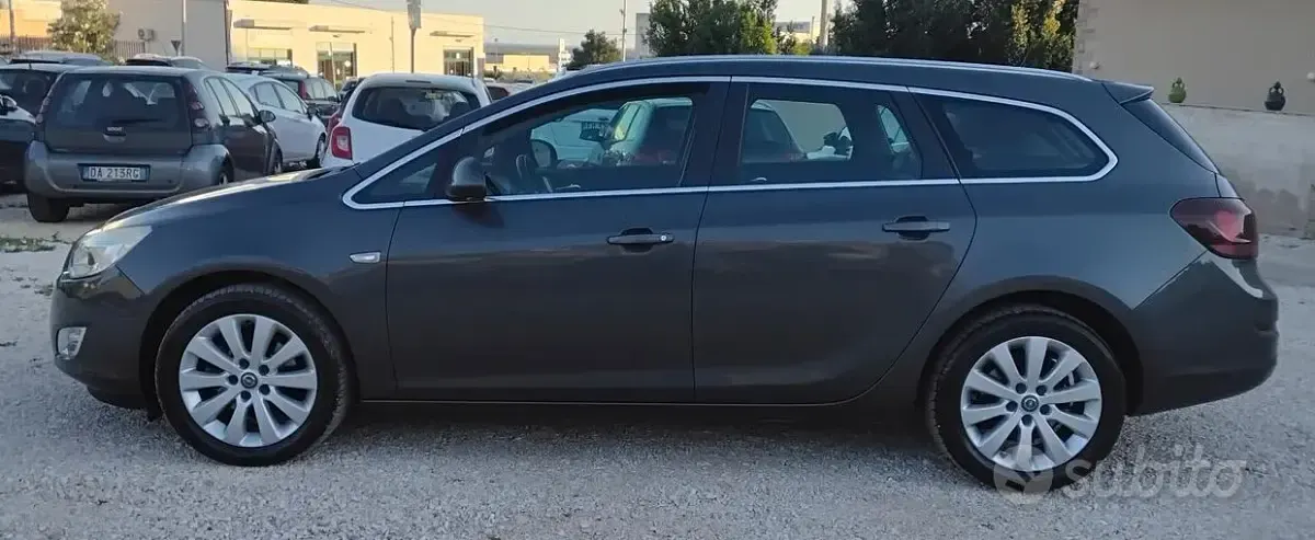 Usata Opel Astra Cosmo 110 CV (80 kW) 2012 Grigio Station wagon