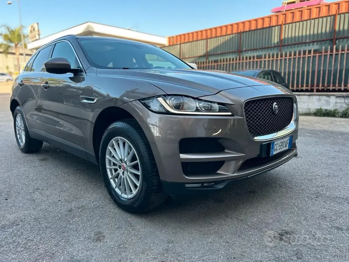 Usata Jaguar F-Pace 180 CV (132 kW) 2016 Grigio SUV
