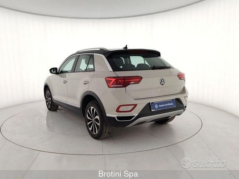 Usata VW T-Roc Style 110 CV (80 kW) 2023 Grigio metallizzato SUV