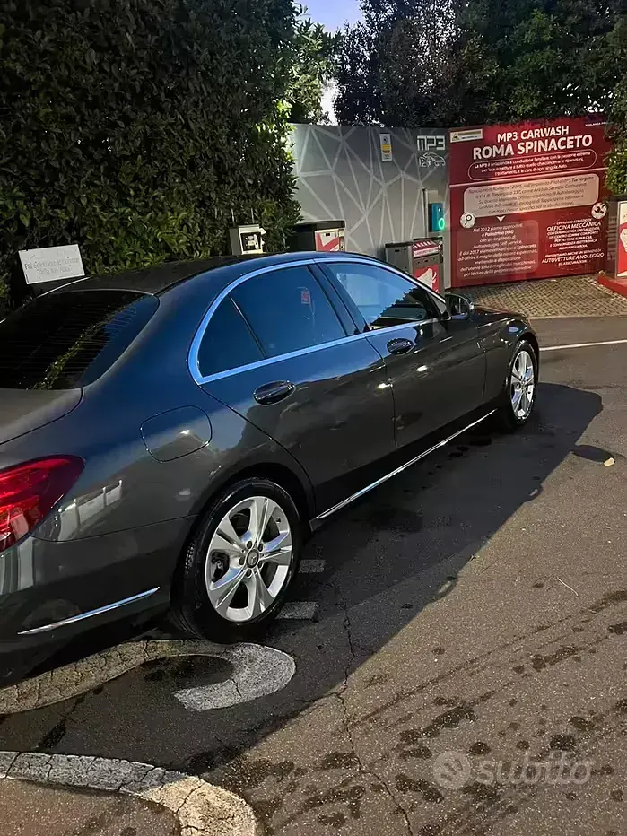Usata Mercedes 220 170 CV (125 kW) 2016 Bluazzurro Berlina