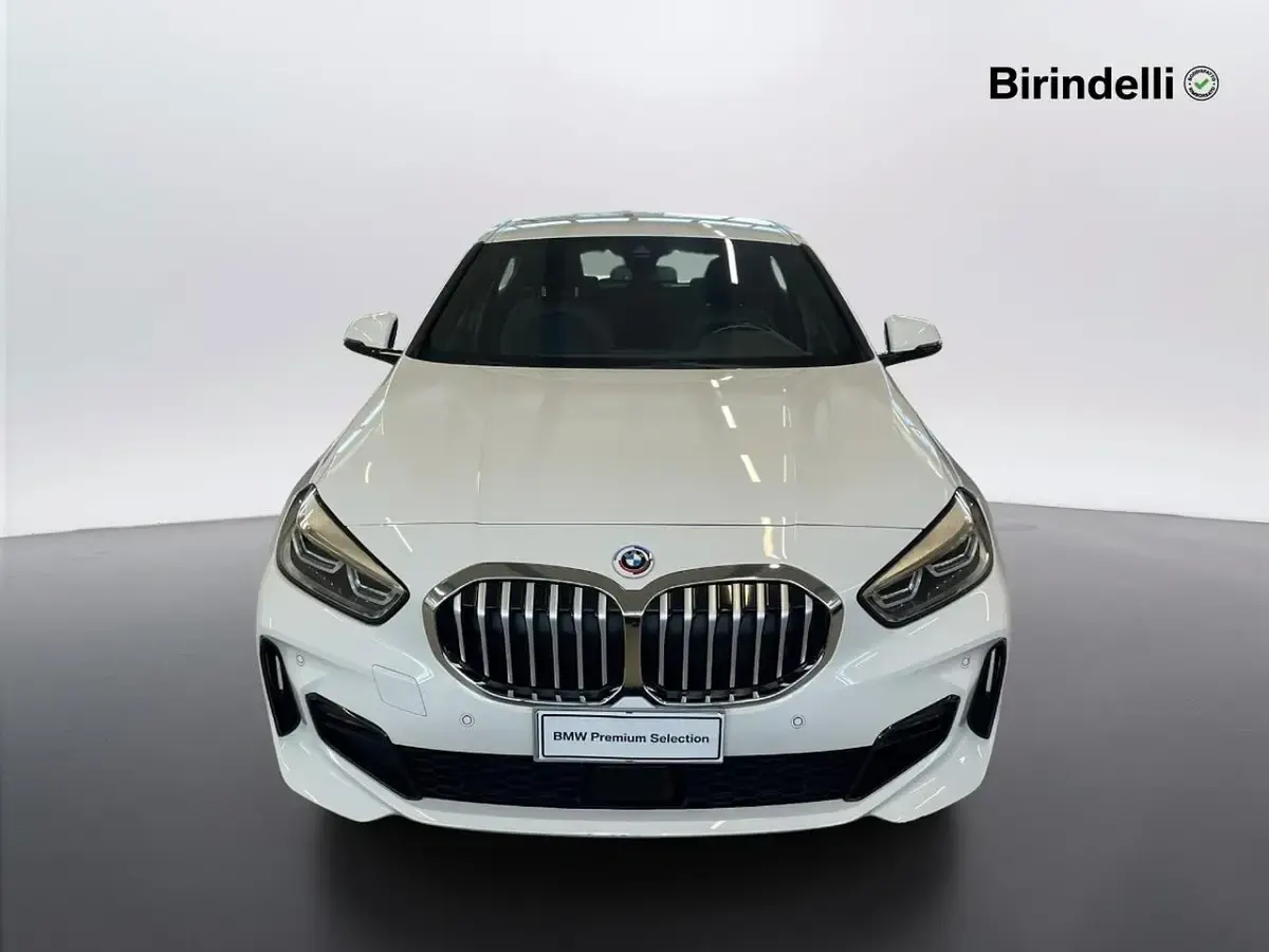 Usata BMW 118 M Sport 150 CV (110 kW) 2022 Alpinweiss iii pastello Utilitaria