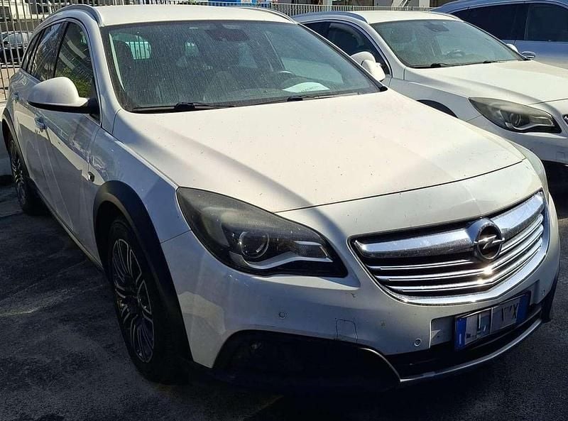 Usata Opel Insignia Country Tourer 163 CV (119 kW) 2014 Bianco Station wagon