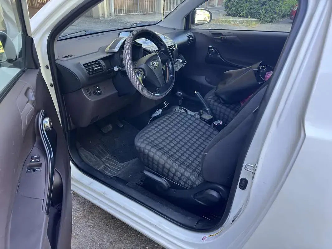 Usata Toyota iQ 68 CV (50 kW) 2009 Bianco Utilitaria