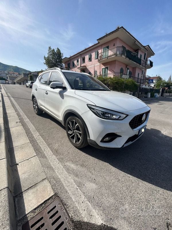Usata MG ZS 106 CV (77 kW) 2022 Bianco Berlina