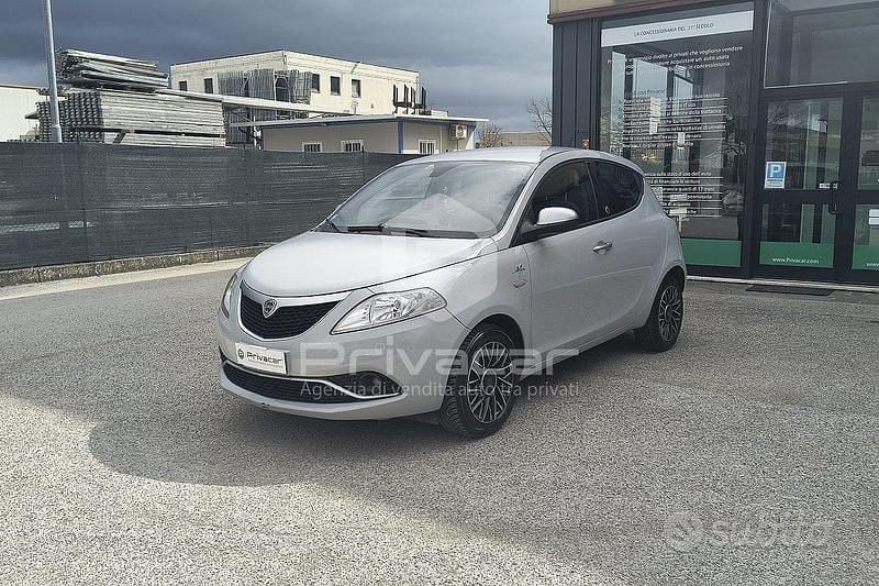 Usata Lancia Ypsilon 69 CV (50 kW) 2017 Grigio Utilitaria
