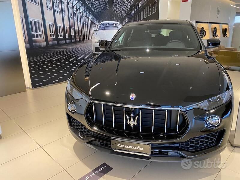 Nero Usata 2020 Maserati Levante SUV | 52.000 € (Molto cara) - Immagine 1/4