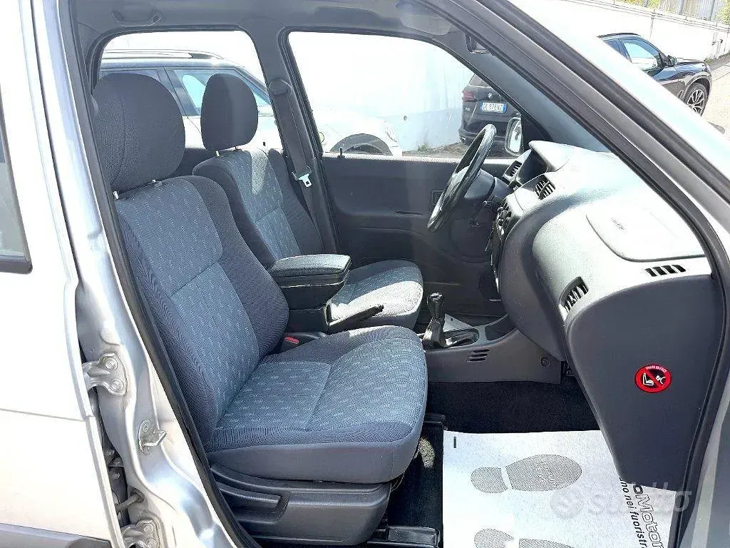 Usata Daihatsu Terios 86 CV (63 kW) 2005 Grigio SUV