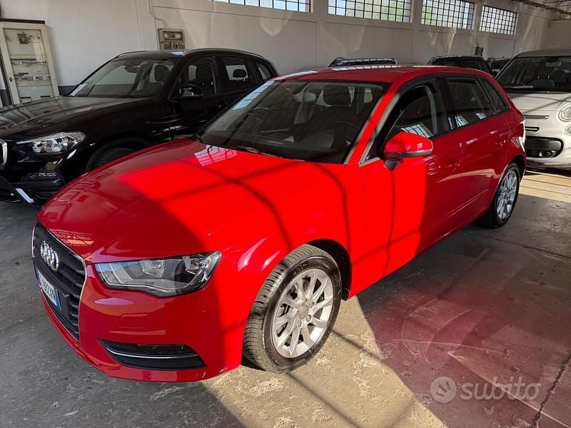 Gebraucht Audi A3 Ambiente 150 PS (110 kW) 2014 Rot Limousine
