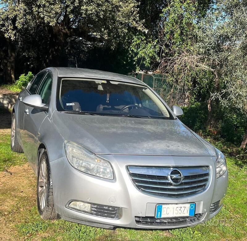 Grigio Usata 2010 Opel Insignia Tre volumi | 700 € - Immagine 1/4