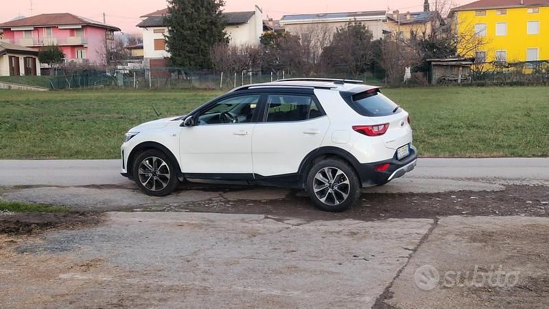 Usata Kia Stonic Style 110 CV (80 kW) 2017 Bianco SUV